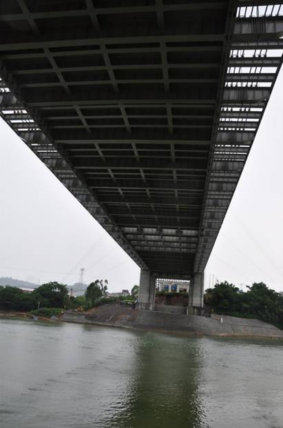广西巴田高速公路关键控制性工程右江特大桥合龙