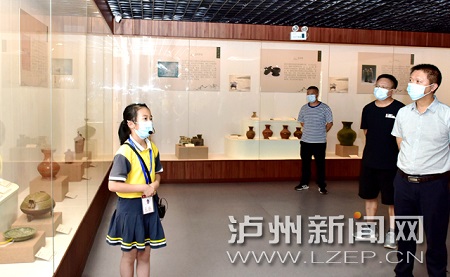 泸州市长江博物馆迎来一群“萌娃”讲解员 上千件展品说得头头是道