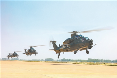 第80集团军某旅组织直升机编队训练